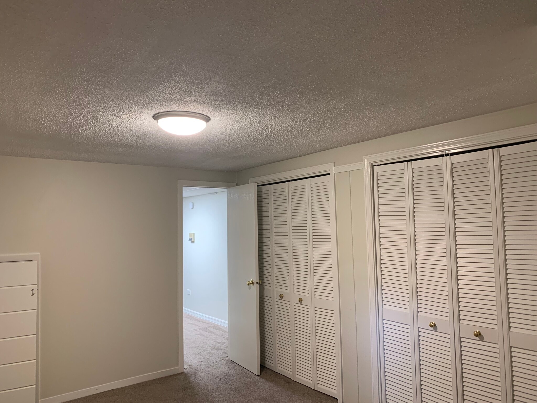 Bedroom closets - 1321 W Thorndale Ave