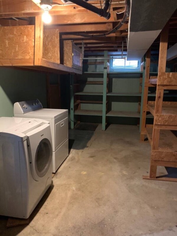 Building Photo - 2095 S Linda Dr