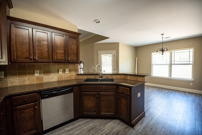 Building Photo - Beautiful home available from May 10!