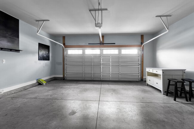Building Photo - 174 Finch Ln