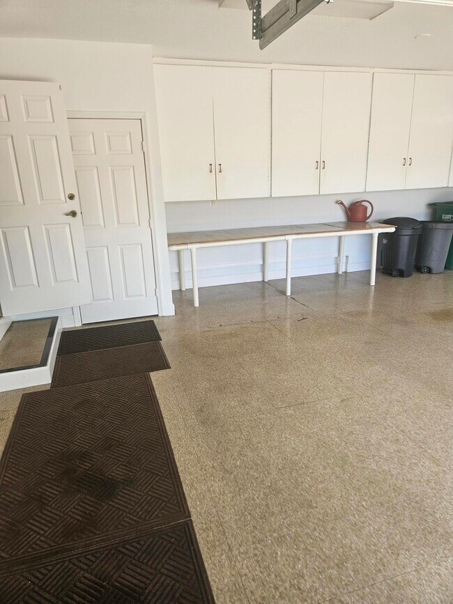 Building Photo - 382 SE Naranja Ave