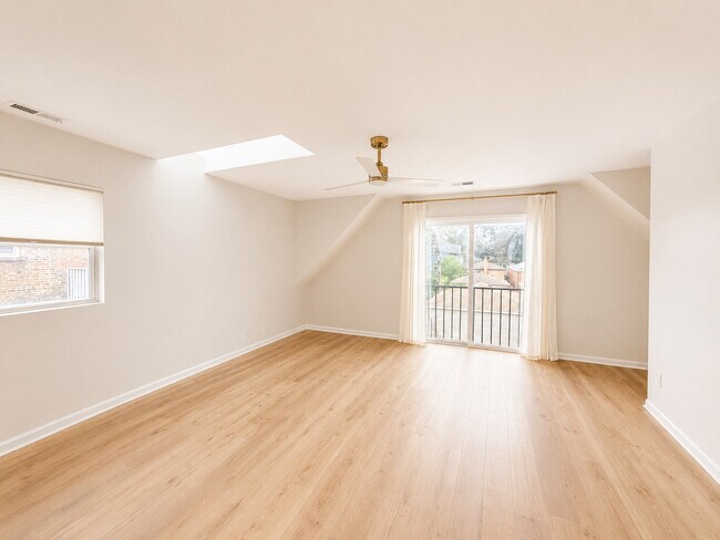 Building Photo - 3914 N Mozart St