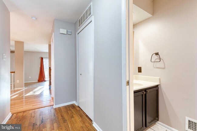 Building Photo - 684 Lions Gate Ln