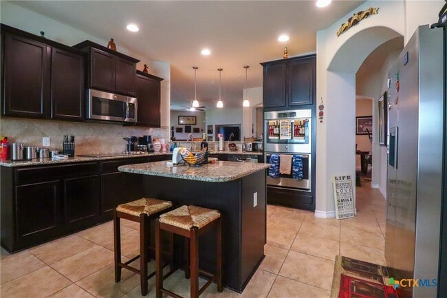 Building Photo - 802 Valentino Dr