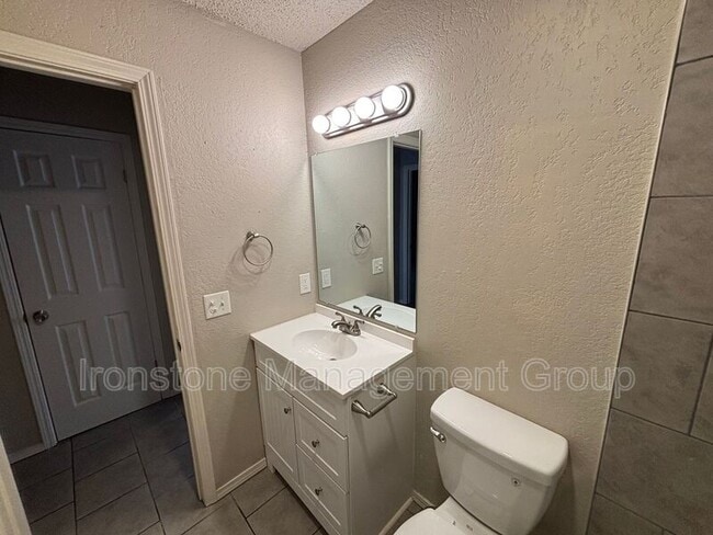 Building Photo - 4420 S Union Ave