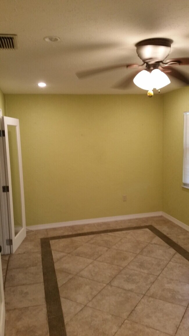 Building Photo - 3 Bed / 2 Bath Home in Venice - Rent with ...