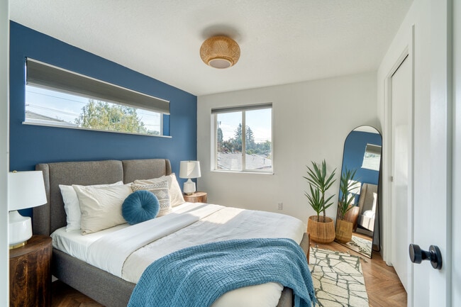 Building Photo - 5222 SE Holgate Blvd