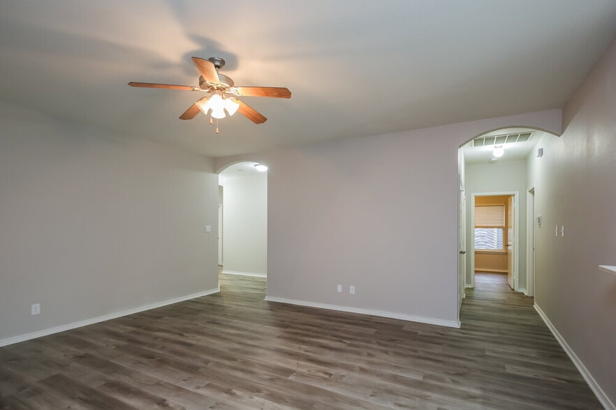 Building Photo - 258 Kennedy Dr