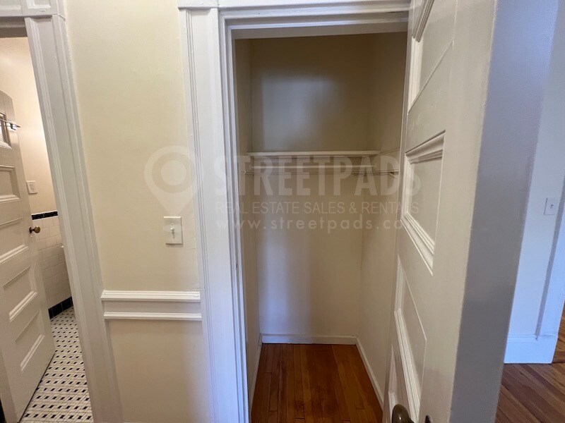 Building Photo - 2 Ware St