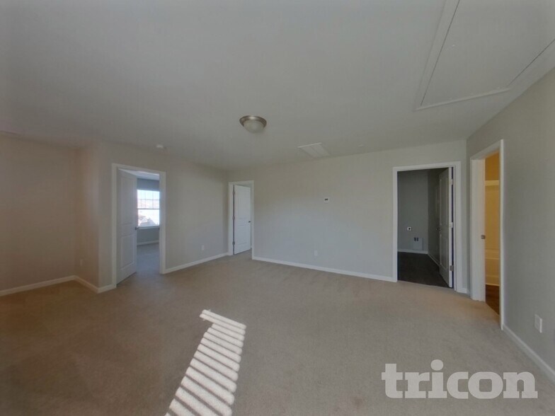 Building Photo - 1041 Lonergan Cir