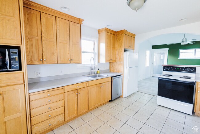 Building Photo - 8544 S 300 E