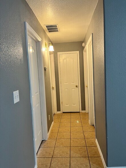 Building Photo - 5295 Imperial Dr