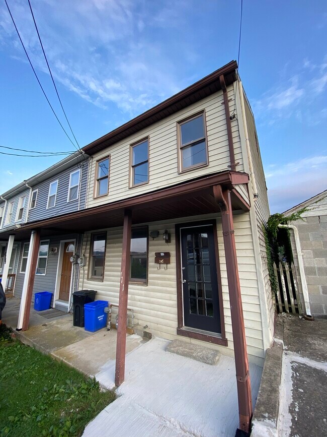Building Photo - 111 Garden Ave