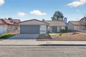 Building Photo - 492 Chelsea Dr