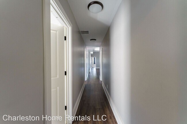 Building Photo - 28 Aiken St