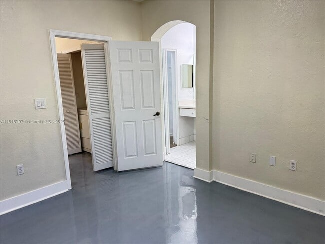 Building Photo - 8246 NW 108th Ave