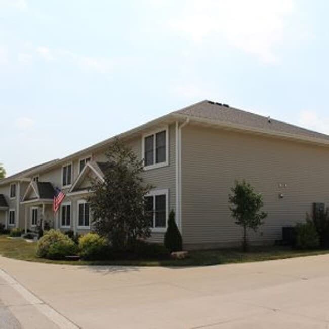 Building Photo - Luxury Townhome and beautiful kitchen