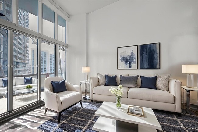 Building Photo - 495 Brickell Ave