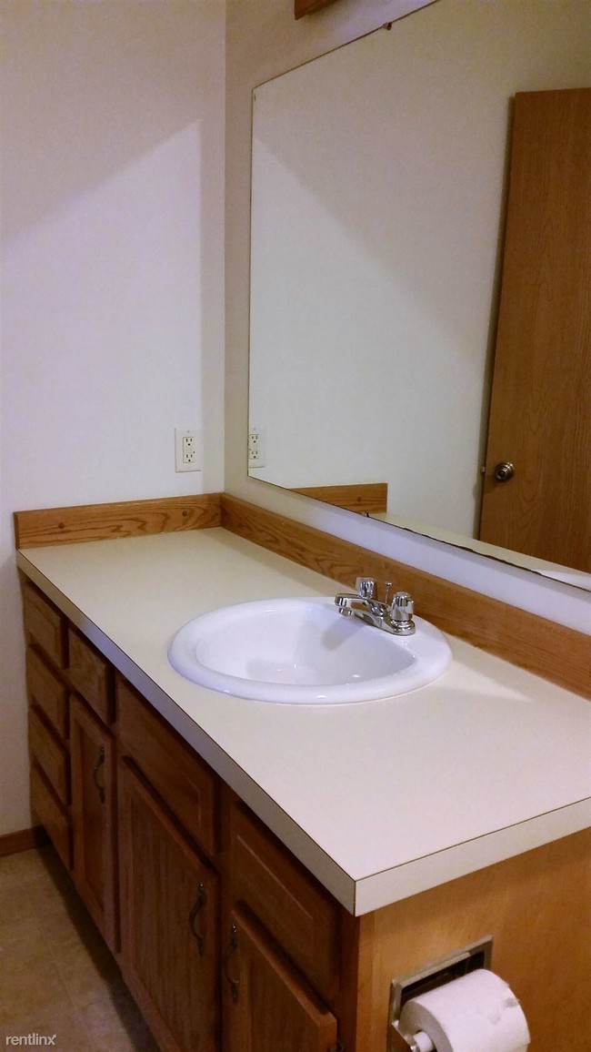 Building Photo - 2 br, 1 bath Apartment - Briarwood Apartments