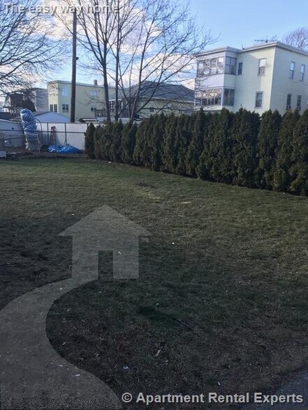 Building Photo - 25 Fourth St Unit #2