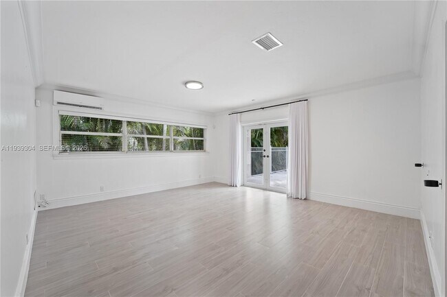 Building Photo - 10640 SW 61st Ave