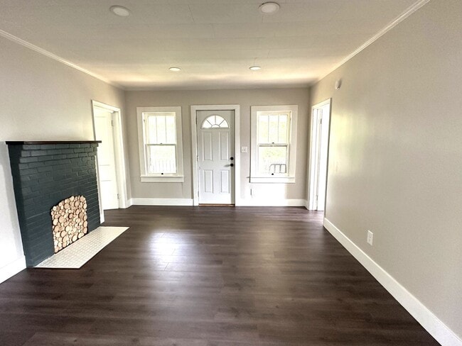 Building Photo - IMMACULATE, completely remodeled, one leve...