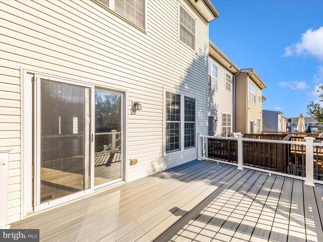 Building Photo - 2103 Paxton Terrace