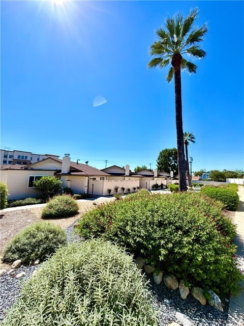 Building Photo - 659 S Indian Hill Blvd