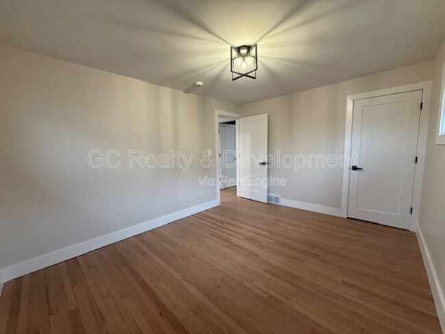 Building Photo - 465 Alexander Blvd