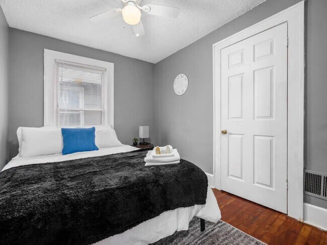 Building Photo - 363 E Gates St