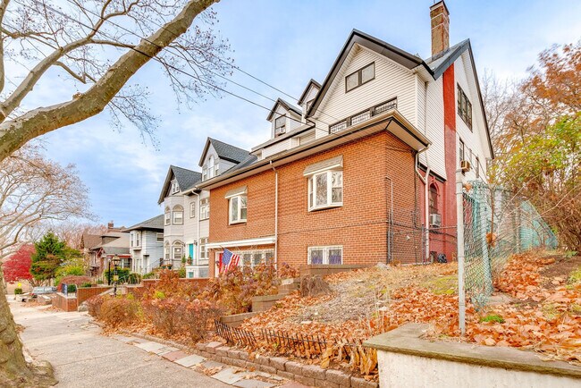 Building Photo - 126 Gifford Ave