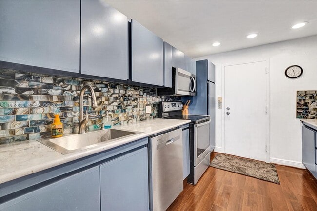 Building Photo - 2201 S Ocean Dr