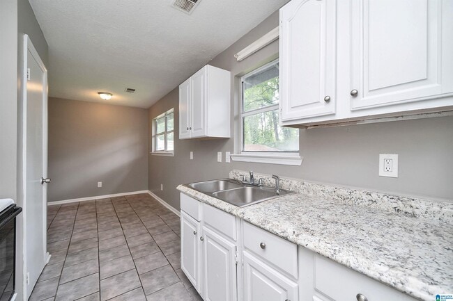 Building Photo - 133 Persimmon St