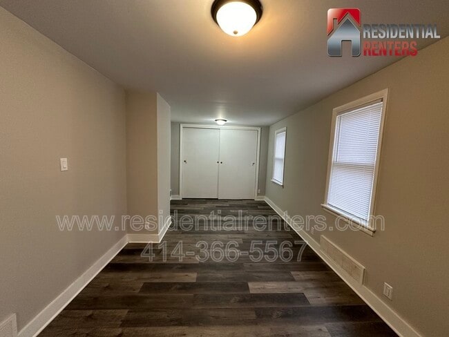Building Photo - 4220 W Hampton Ave