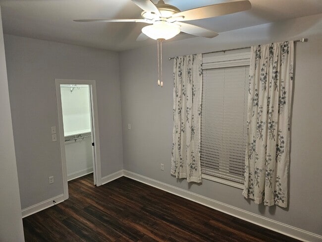 Building Photo - 1046 Grandset Dr