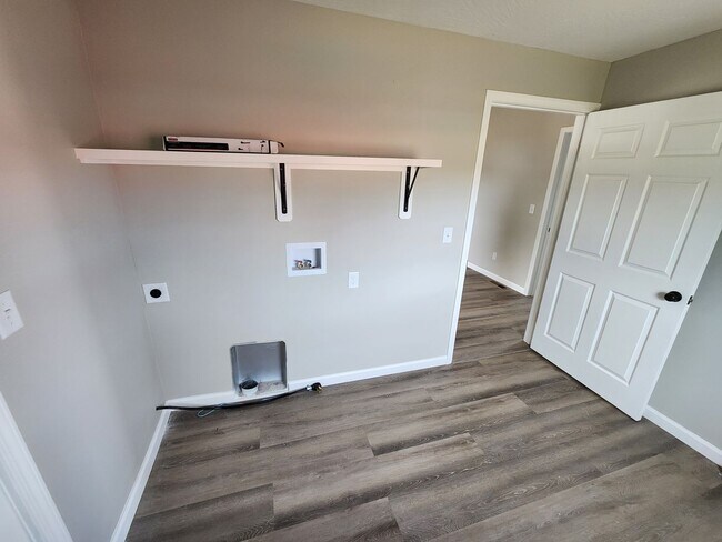 Building Photo - Spacious 3-Bedroom, 2-Bathroom Home AVAILABLE NOW!!