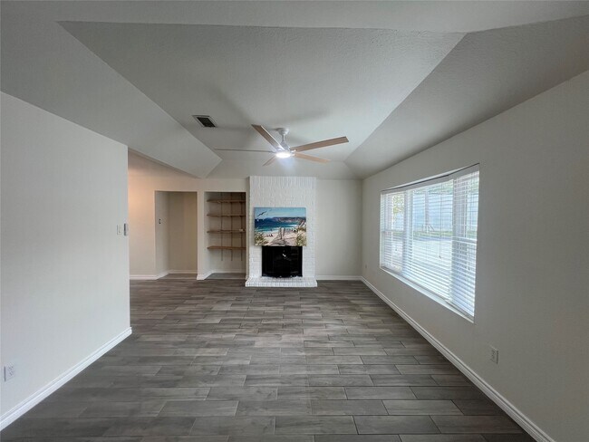 Building Photo - 14020 Schroeder Rd