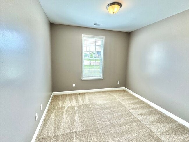Building Photo - Now Leasing a 5 Bedroom 3 Bath Home In Oli...