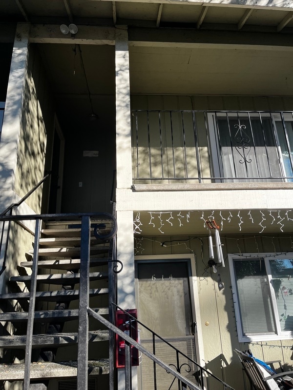 Building Photo - 618 Center St