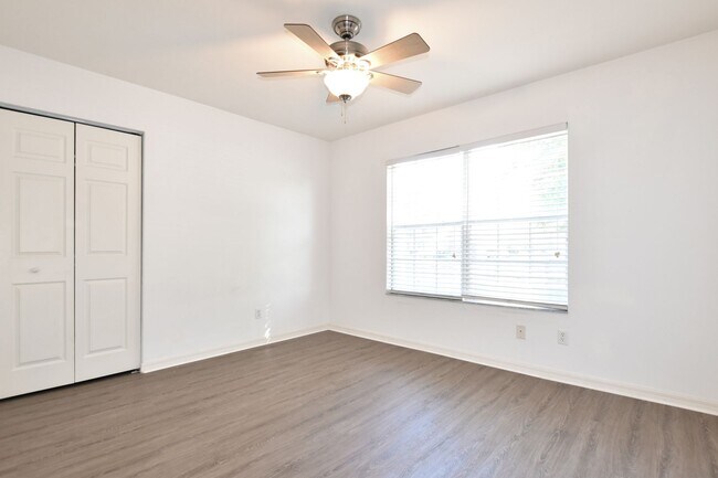 Building Photo - 9892 SW 95th Pl