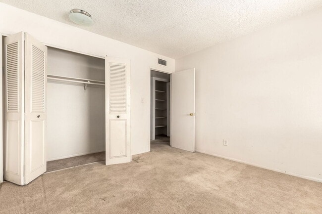Building Photo - 5742 N 43rd Dr