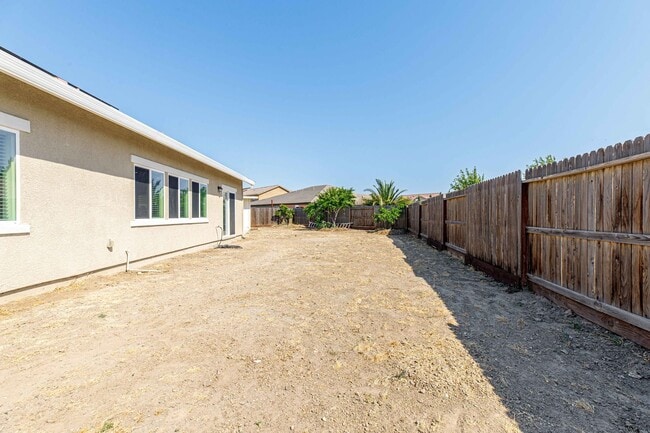Building Photo - 4 bedroom home for RENT in Manteca with RV...