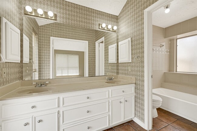Building Photo - 12322 Meadow Ridge Dr