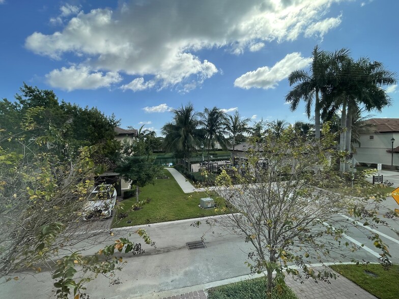 Building Photo - 4212 N Dixie Hwy