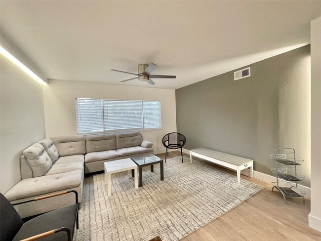 Building Photo - 614 Kipling St