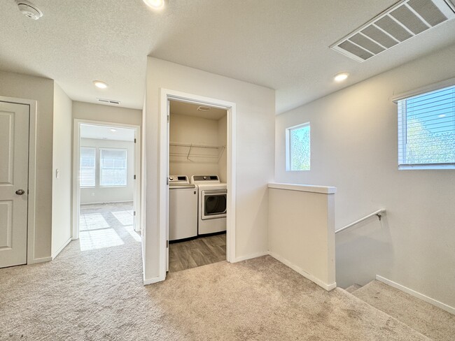 Building Photo - 914 N 18th Ave