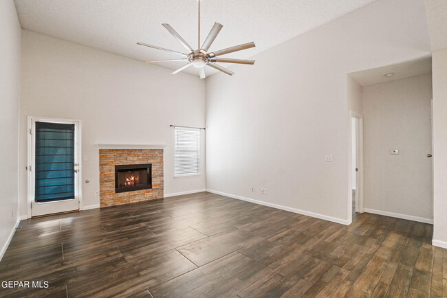 Building Photo - 6753 Parque Del Sol Dr