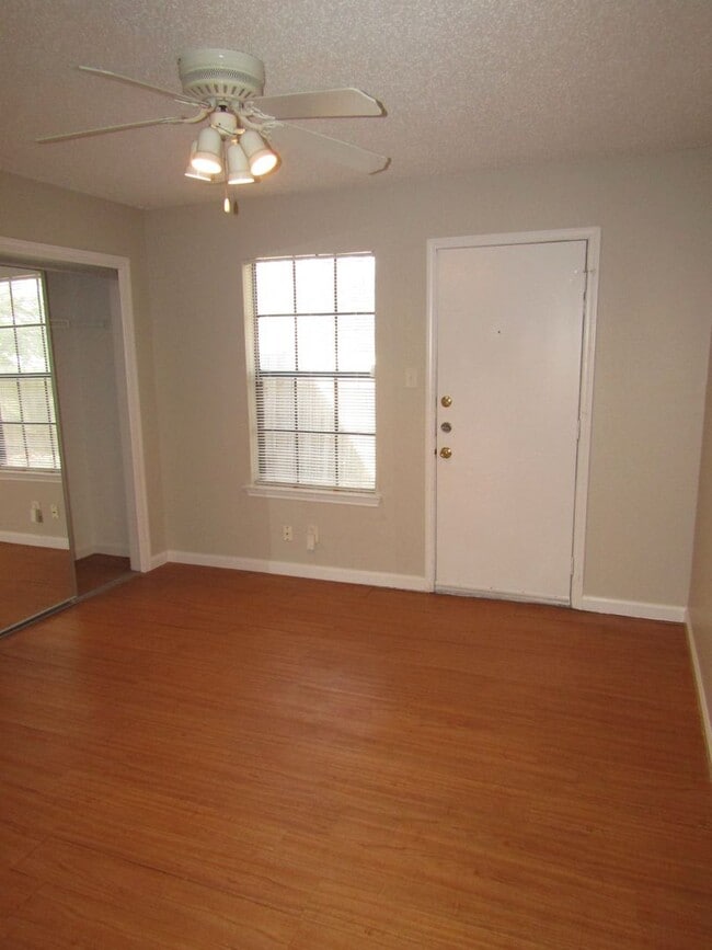 Building Photo - 9309 Kempler Dr