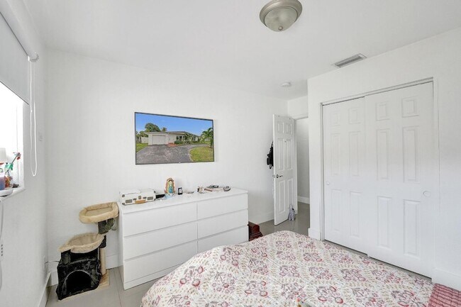 Building Photo - 3322 McKinley St