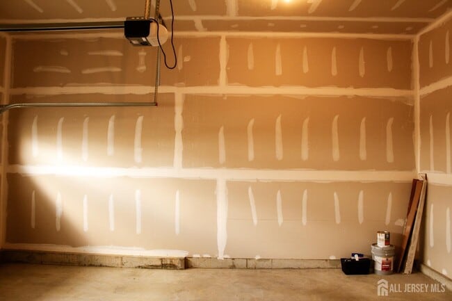 Building Photo - 601 Charleston Dr